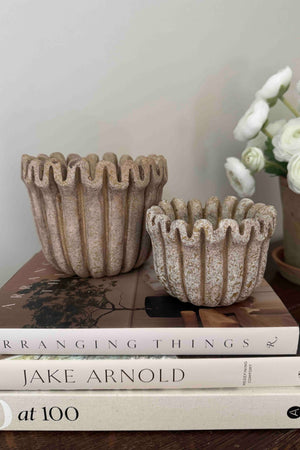 Ribbed Wavy Top Pots decoratives. Rtfact