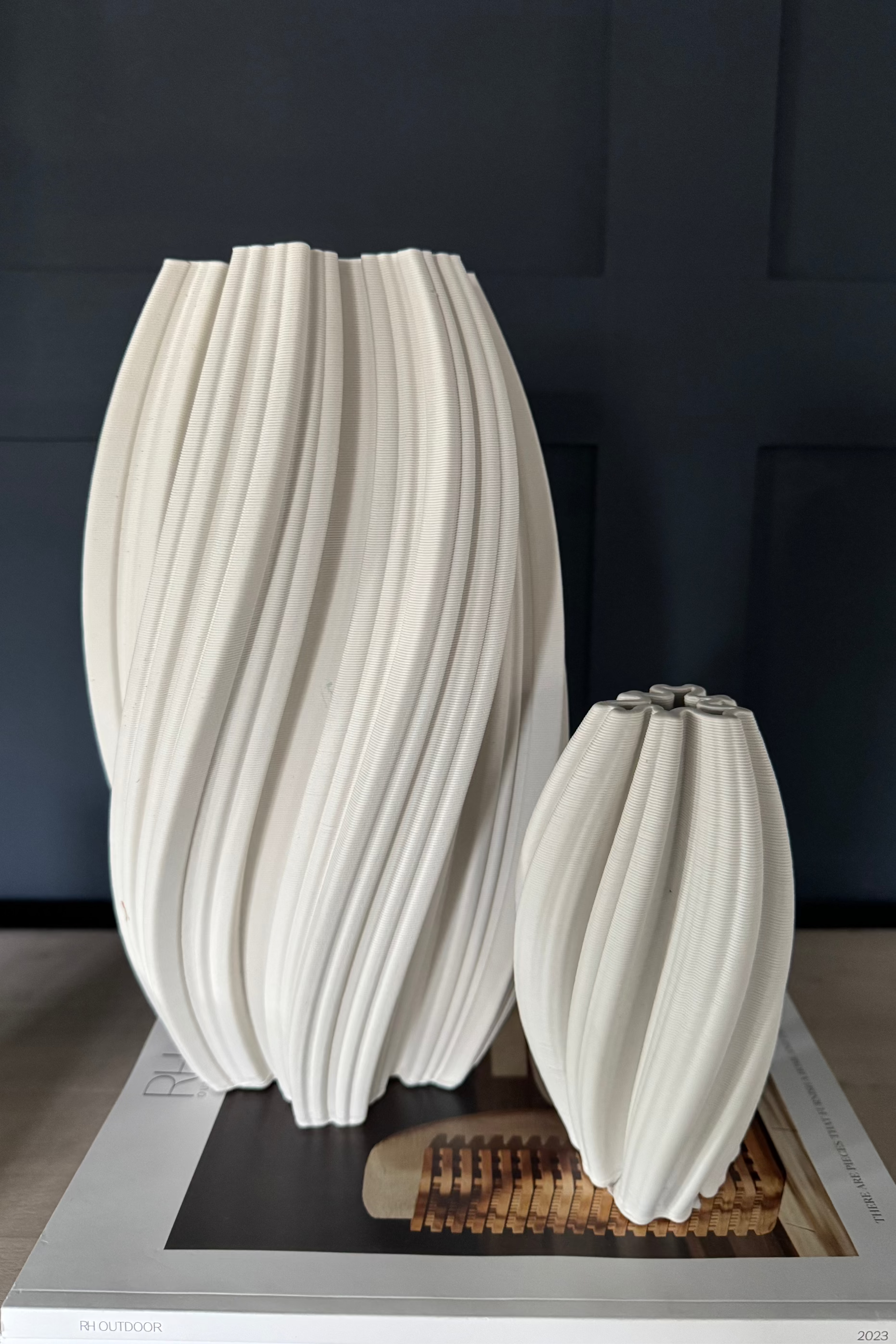 White Ceramic 'Star' Vase RTfact Flowers 