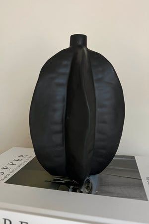 Ridged Ceramic Vase (Matt Black) RTfact Flowers 
