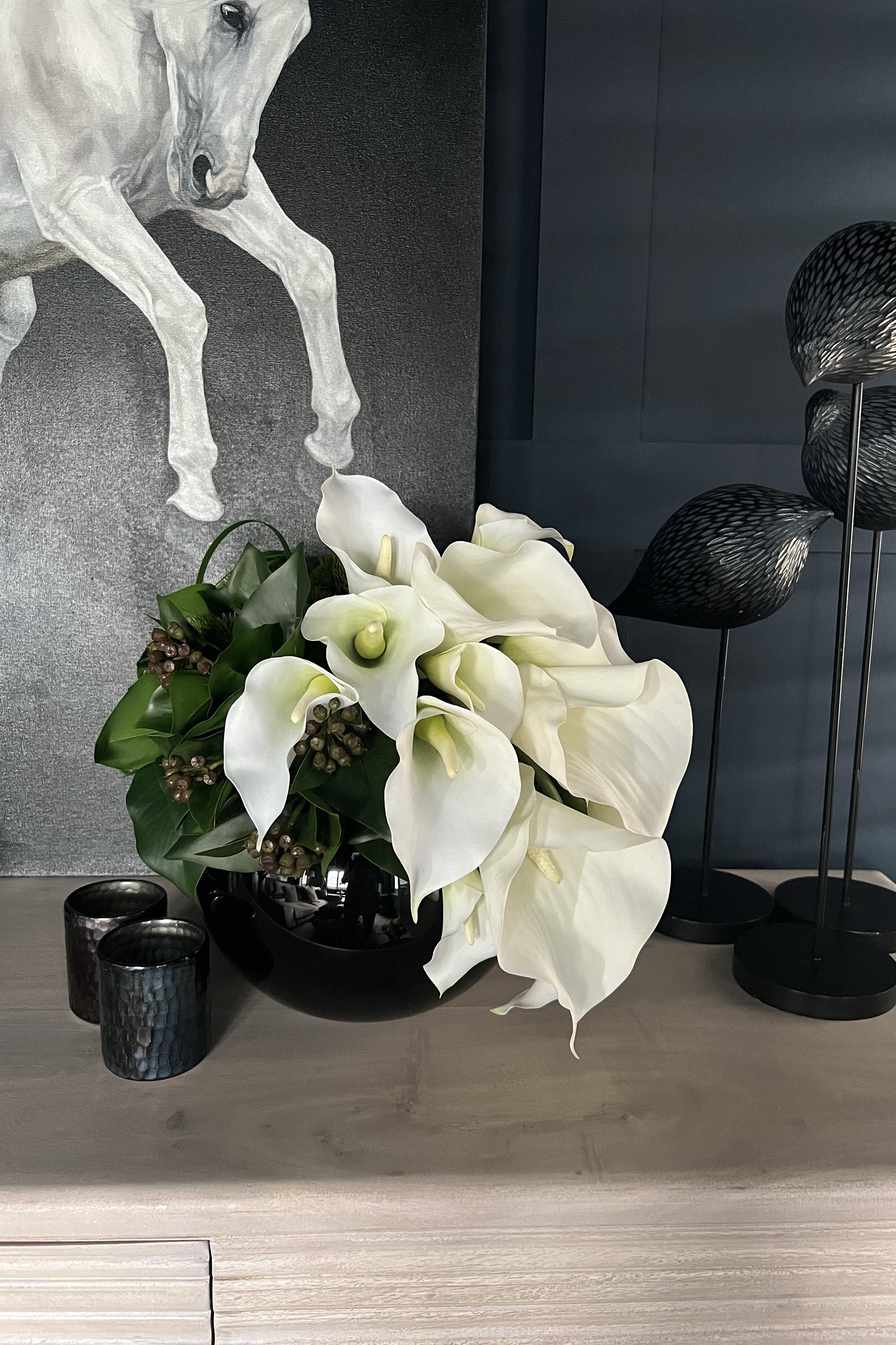 Calla Lily in a Black Glass Goldfish Bowl – RTfact Flowers