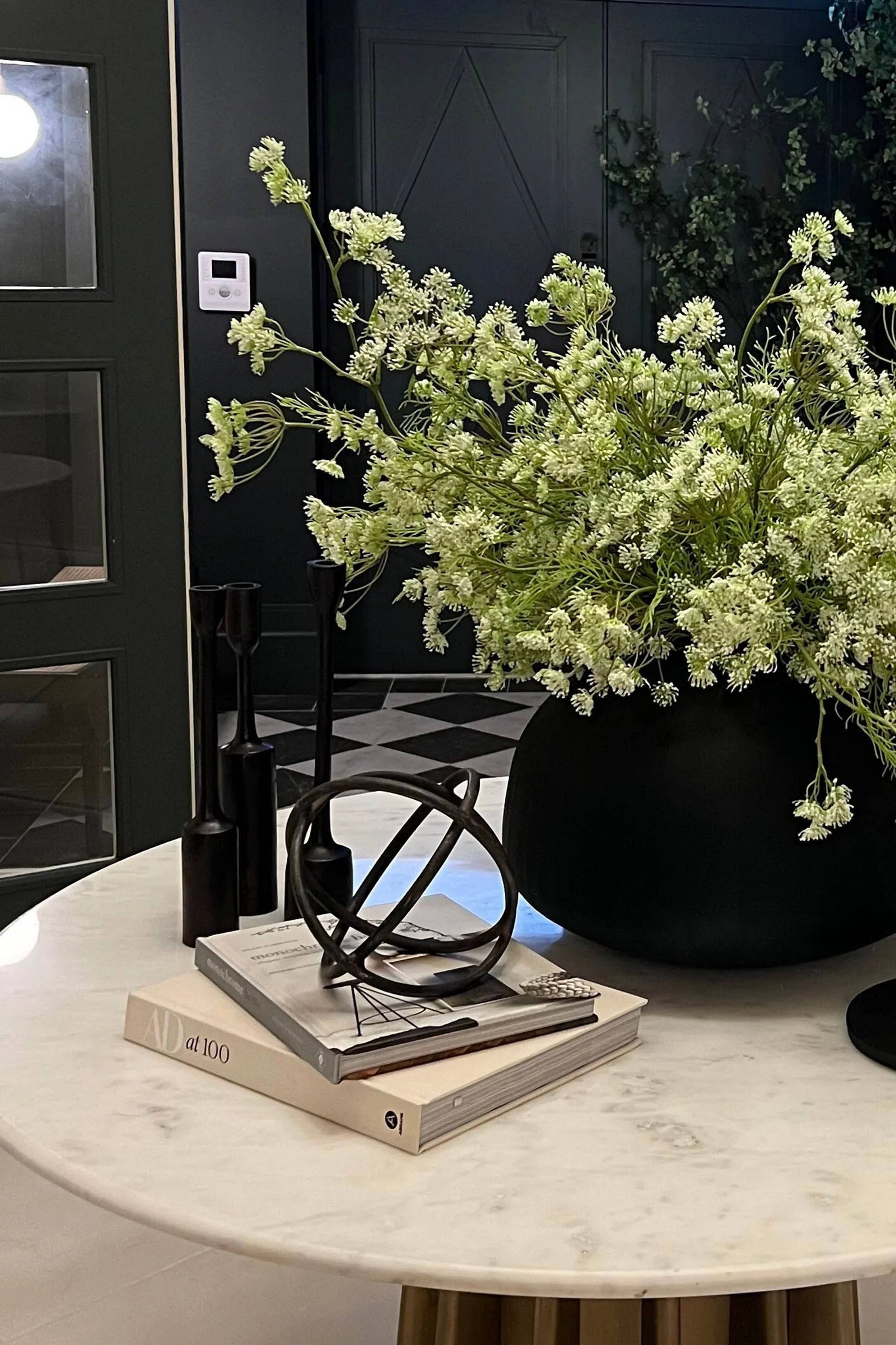 Queen Anne's Lace in a Frosted Glass Vase RTfact Flowers 
