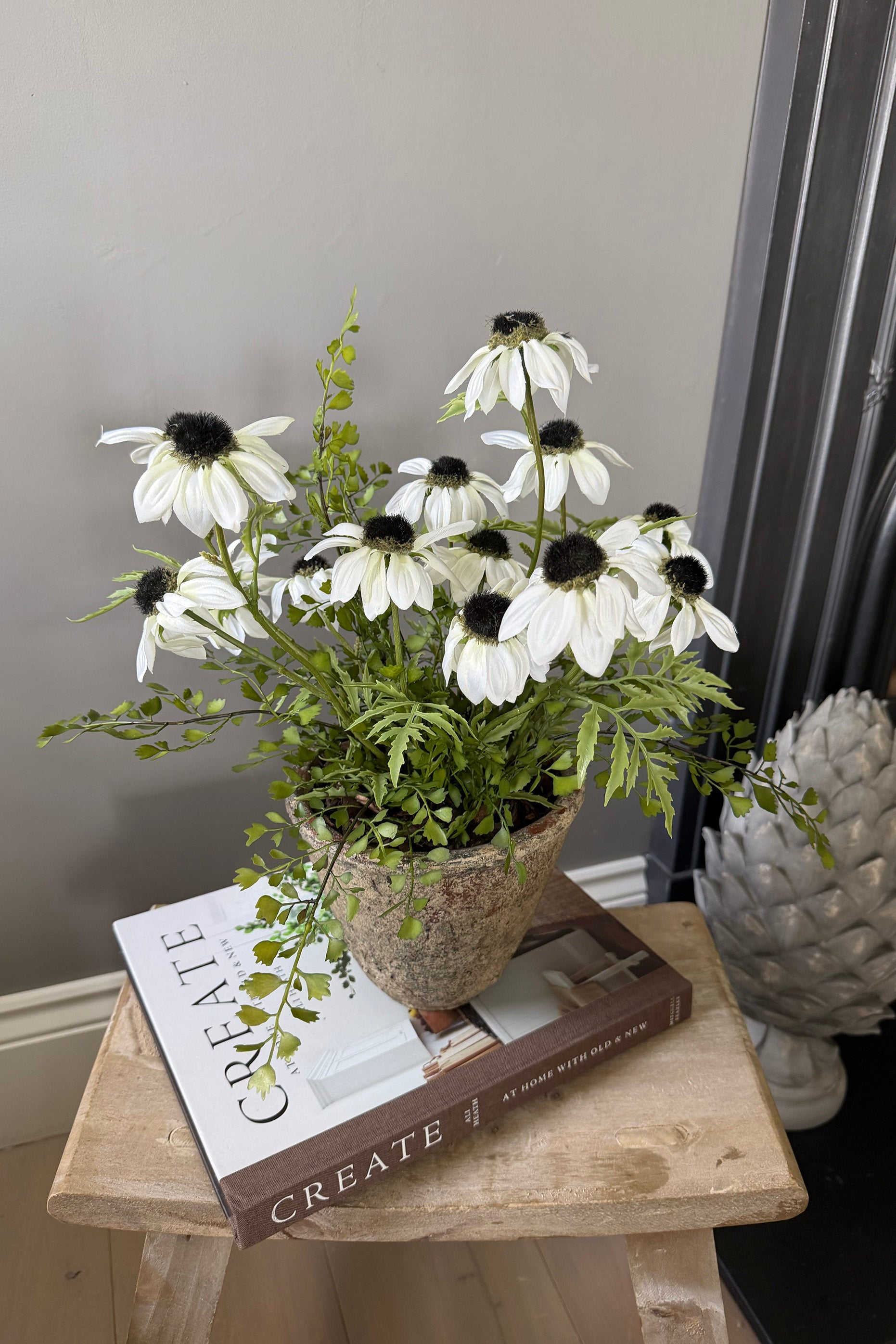 Daisies in a Rustic Stone Pot RTfact Flowers 