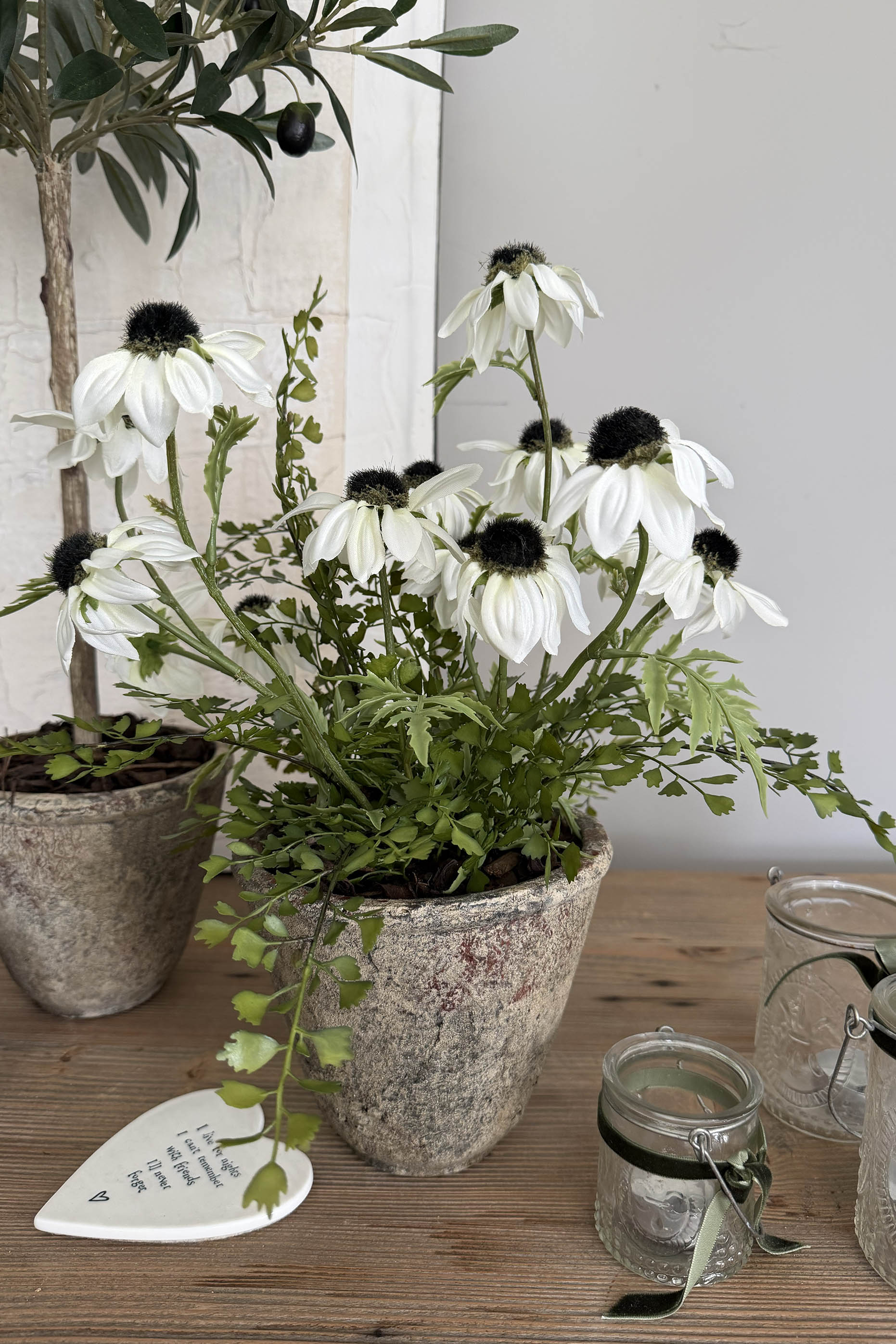 Daisies in a Rustic Stone Pot RTfact Flowers 