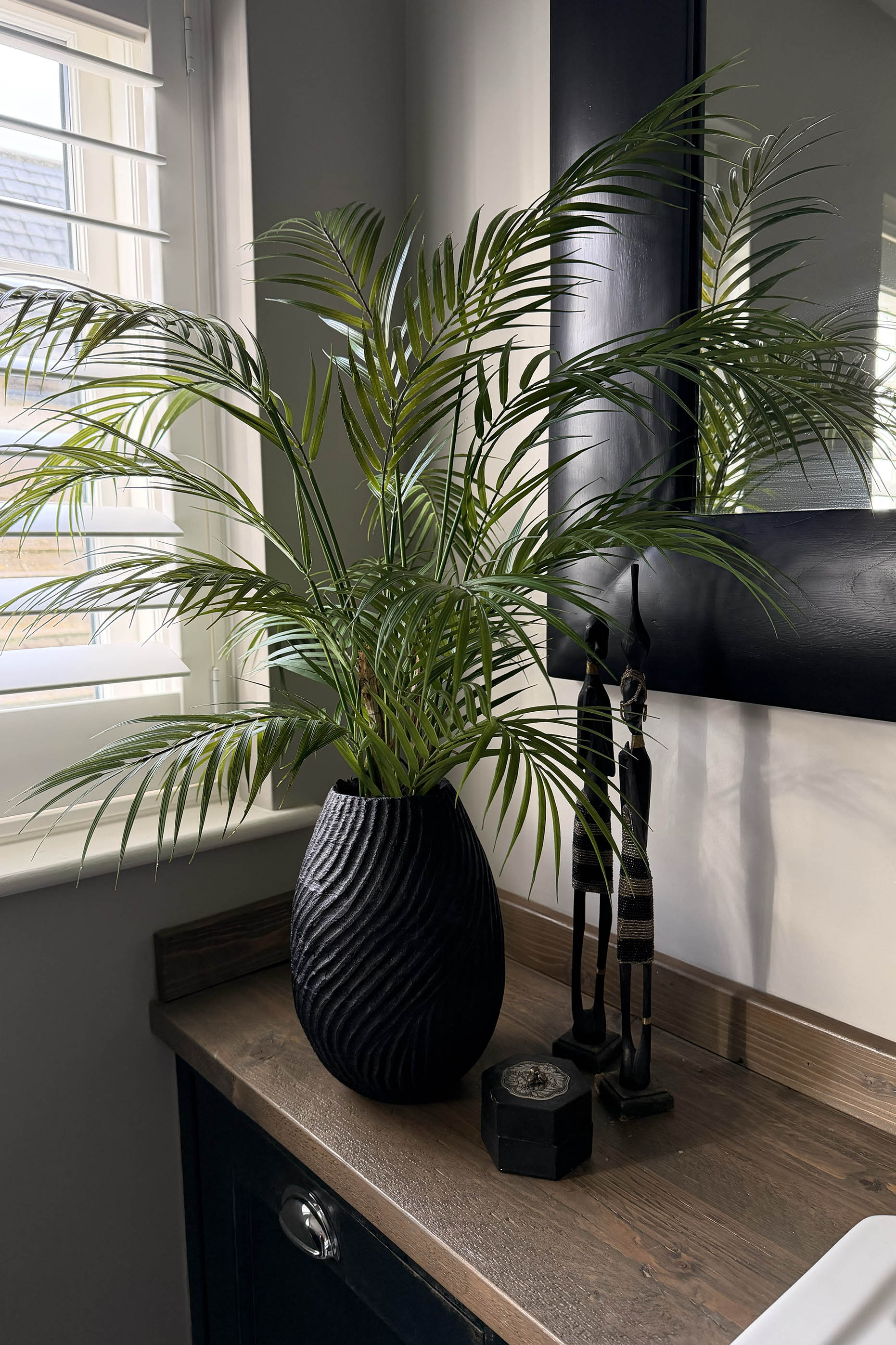 Areca Palm in a Black Wooden Pot RTfact Flowers 