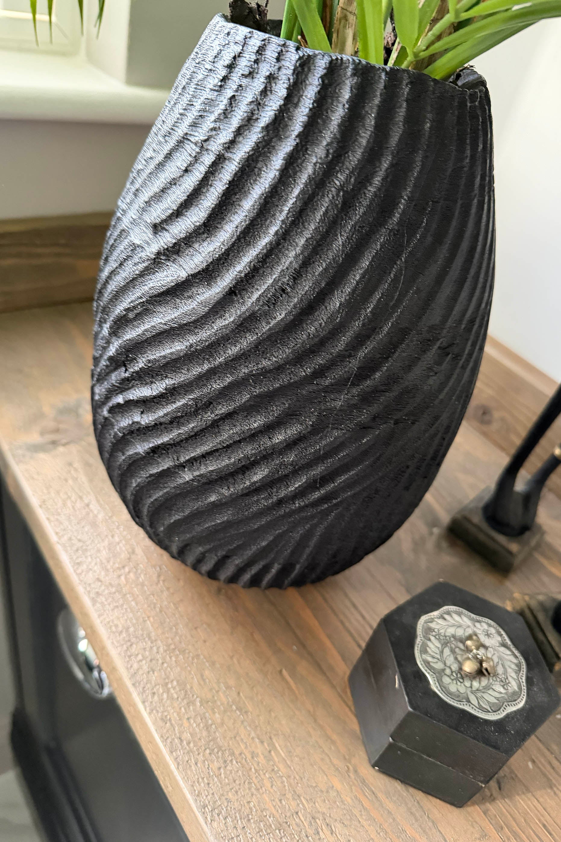 Areca Palm in a Black Wooden Pot RTfact Flowers 