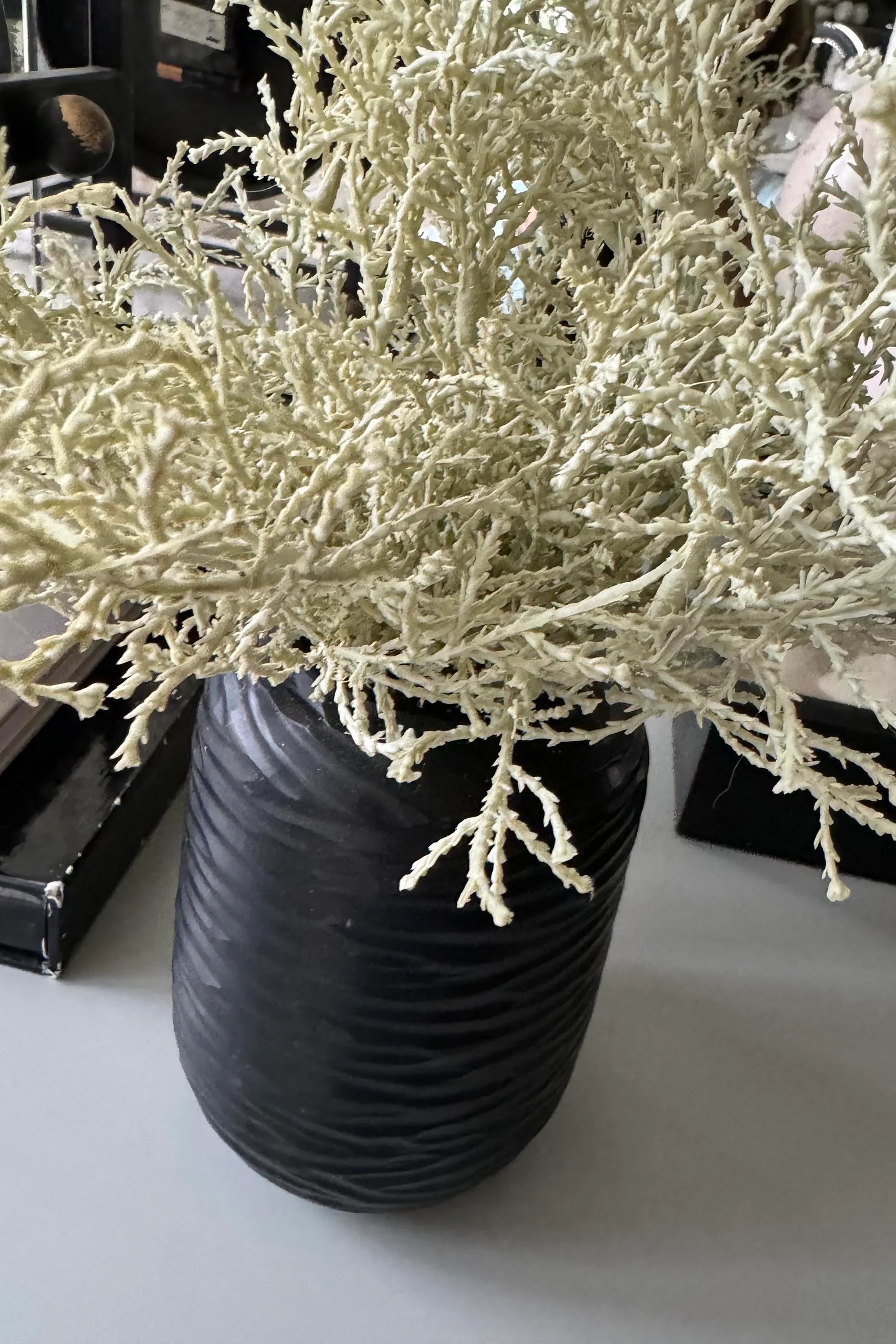 Curly Grass in a Black Carved Vase (Sage) RTfact Flowers 