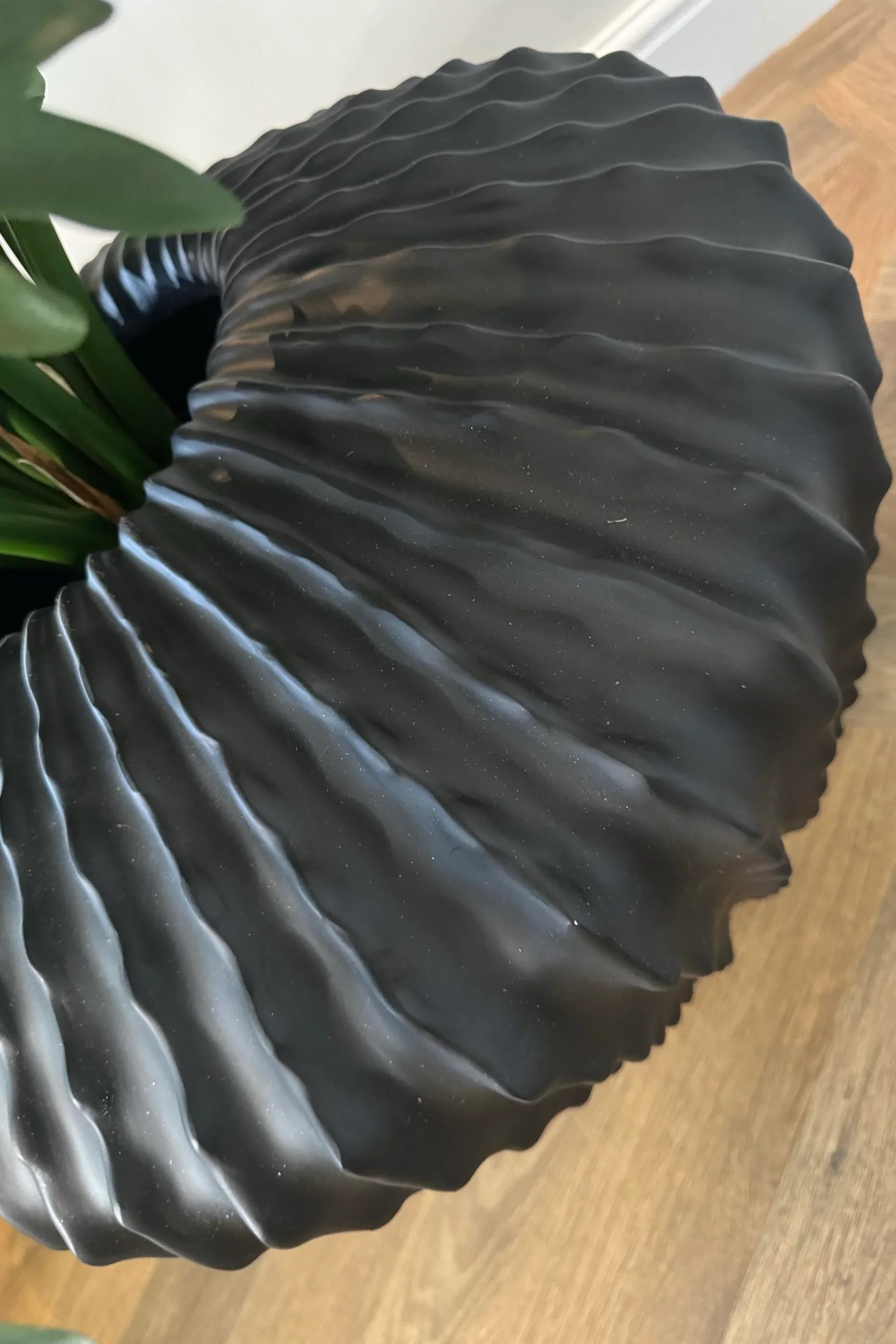 Philodendron in a Fluted Pot RTfact Flowers 