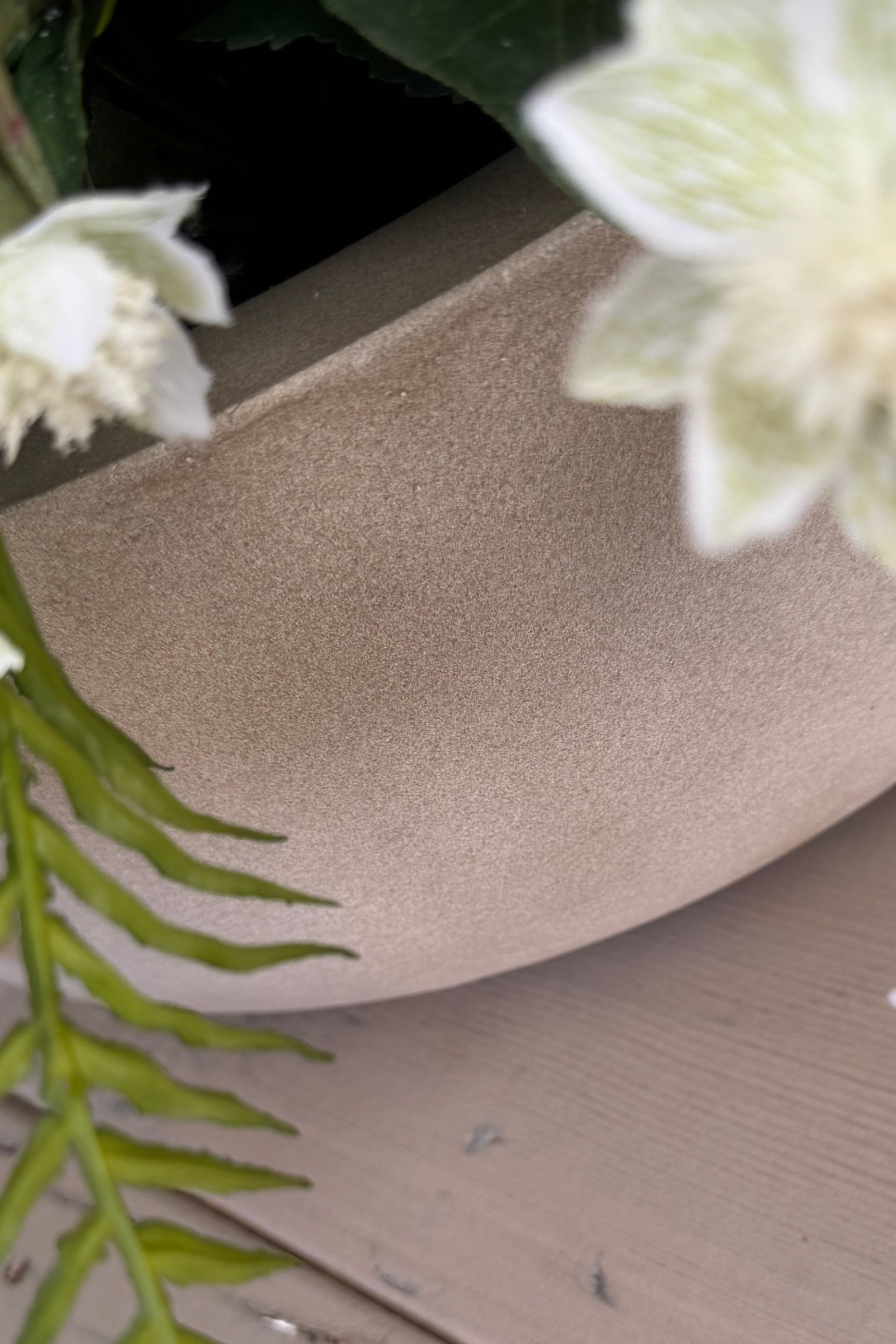 Ivy, Angelica and Astrantia in a Sandstone Coloured Bowl RTfact Flowers 