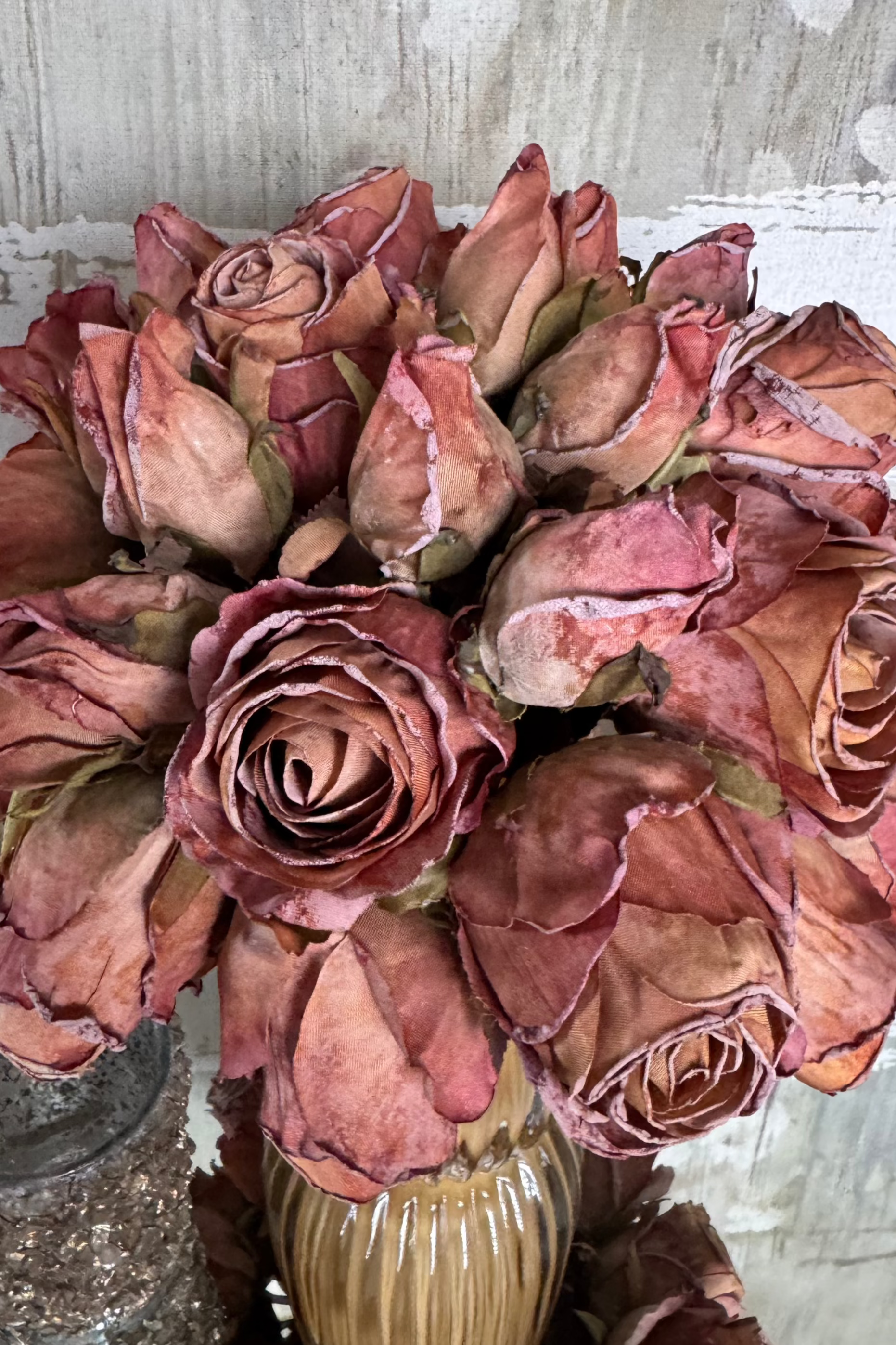 Roses in a Ribbed Glass Vase (Russet Salmon) RTfact Flowers 