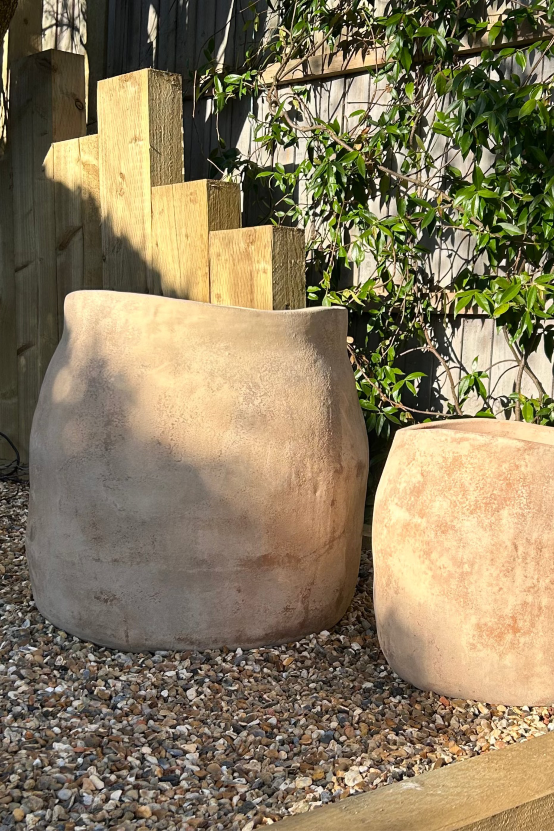 'Wavy Top' Terracotta Pot RTfact Flowers 