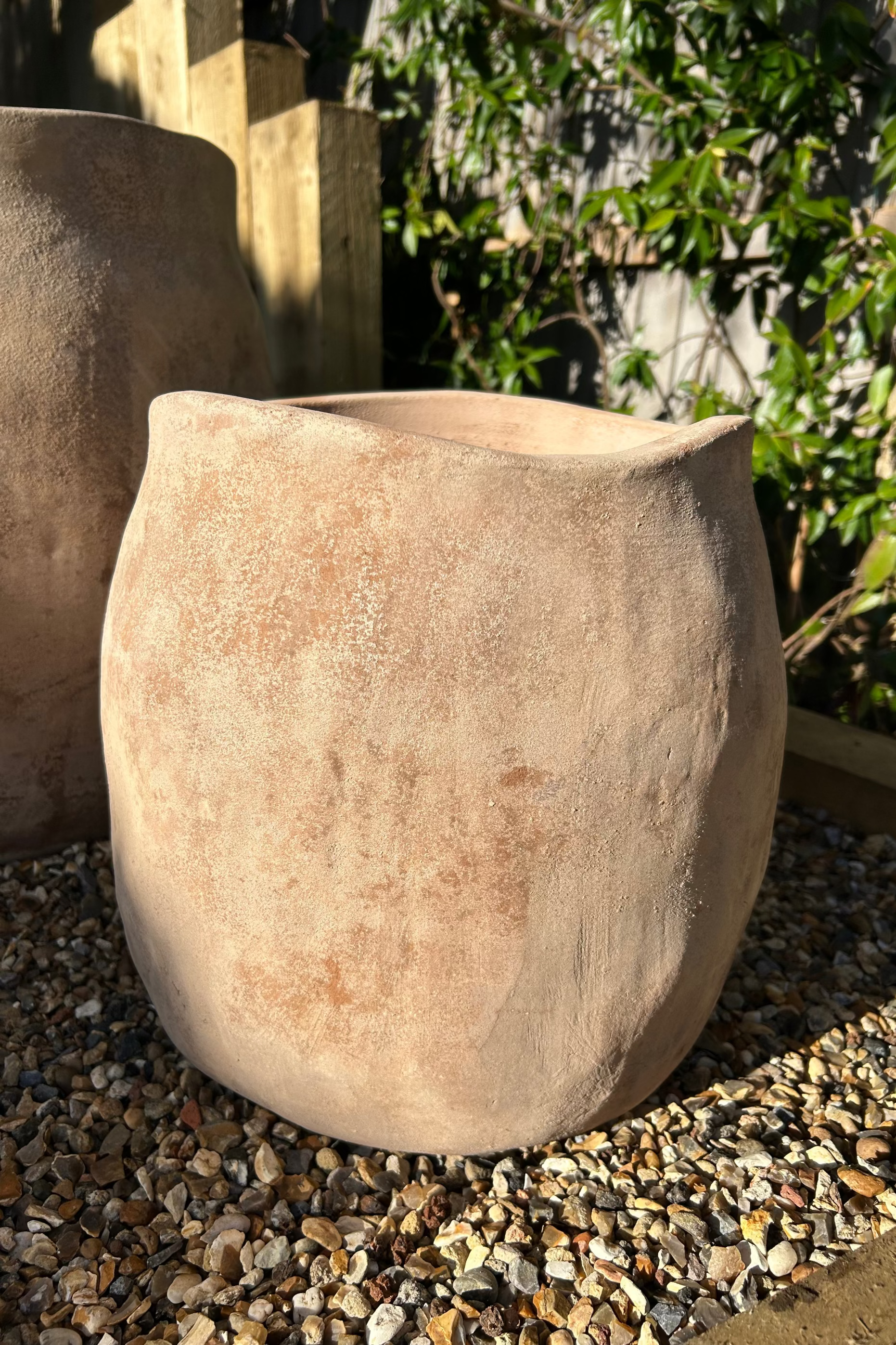 'Wavy Top' Terracotta Pot RTfact Flowers 