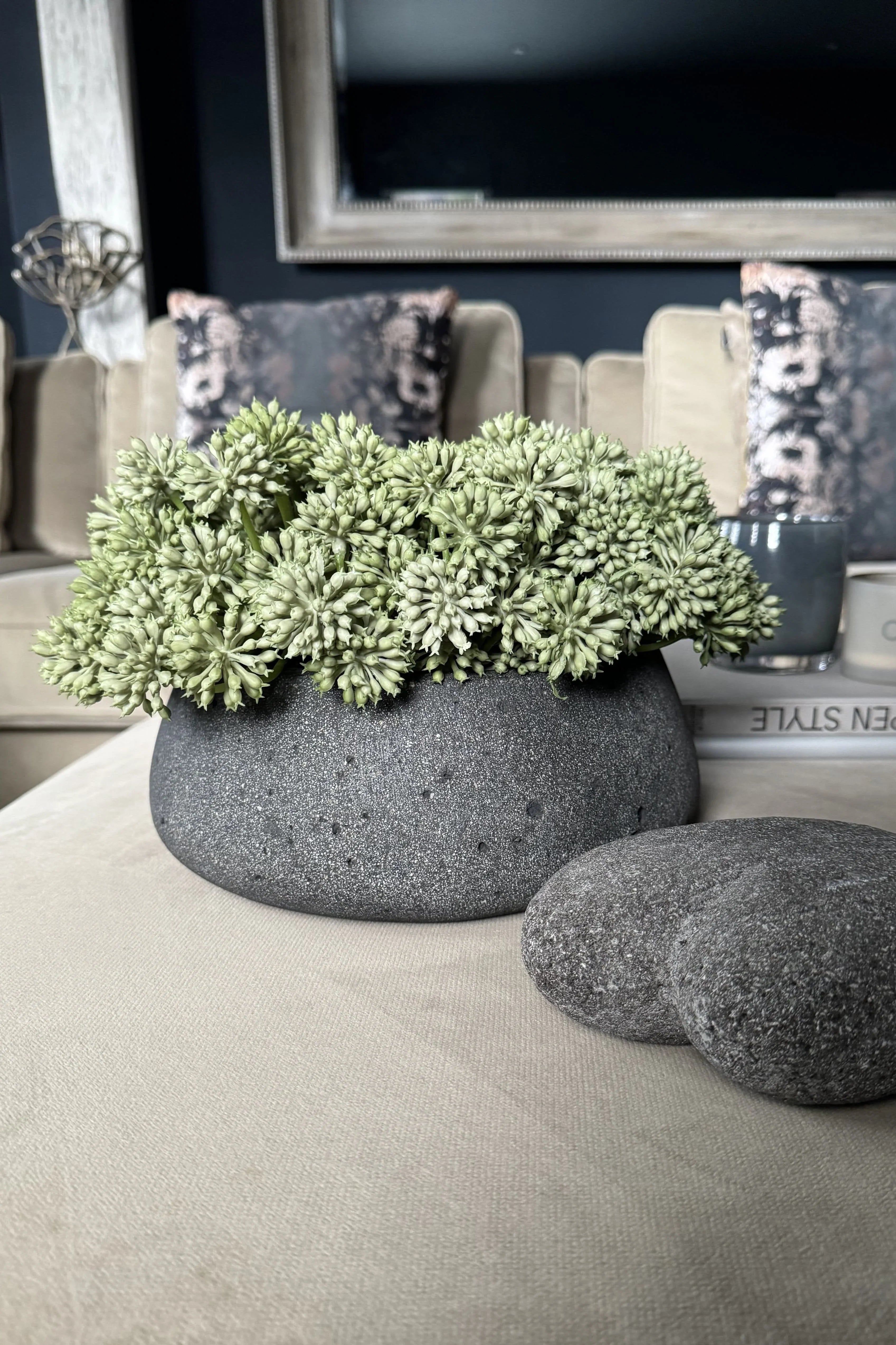 Angelica in a Dark Grey Mottled Stone Bowl RTfact Flowers 